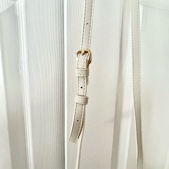 NWT Urban Expressions “Merino” Sherpa Crossbody - Picture 6 of 12